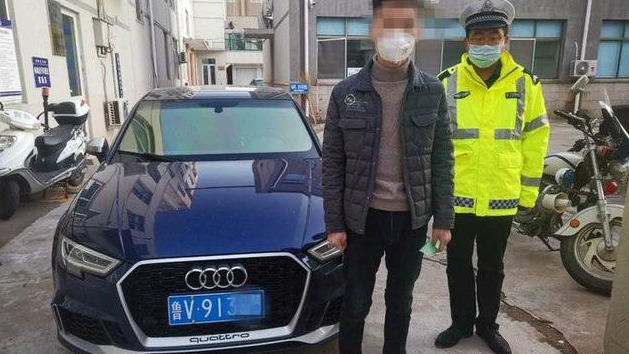 高密小伙改装轿车“炸街”还发朋友圈，被交警逮个正着