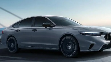 20万级B级车决斗，英仕派燃油版对决凯美瑞，TA靠动力系统取胜？