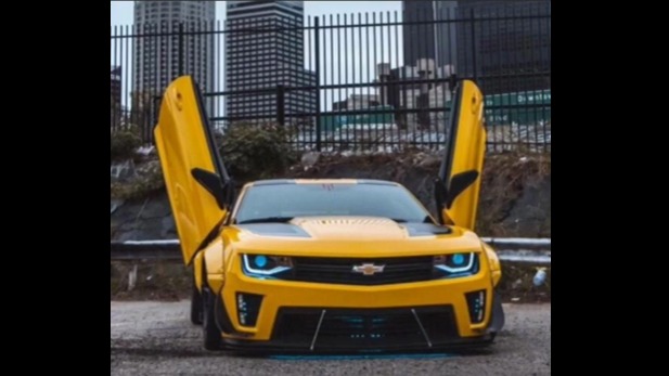 变形金刚大黄蜂变“大黄风” 风靡全球可销量犯愁