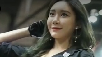  韩国女车模白加黑  