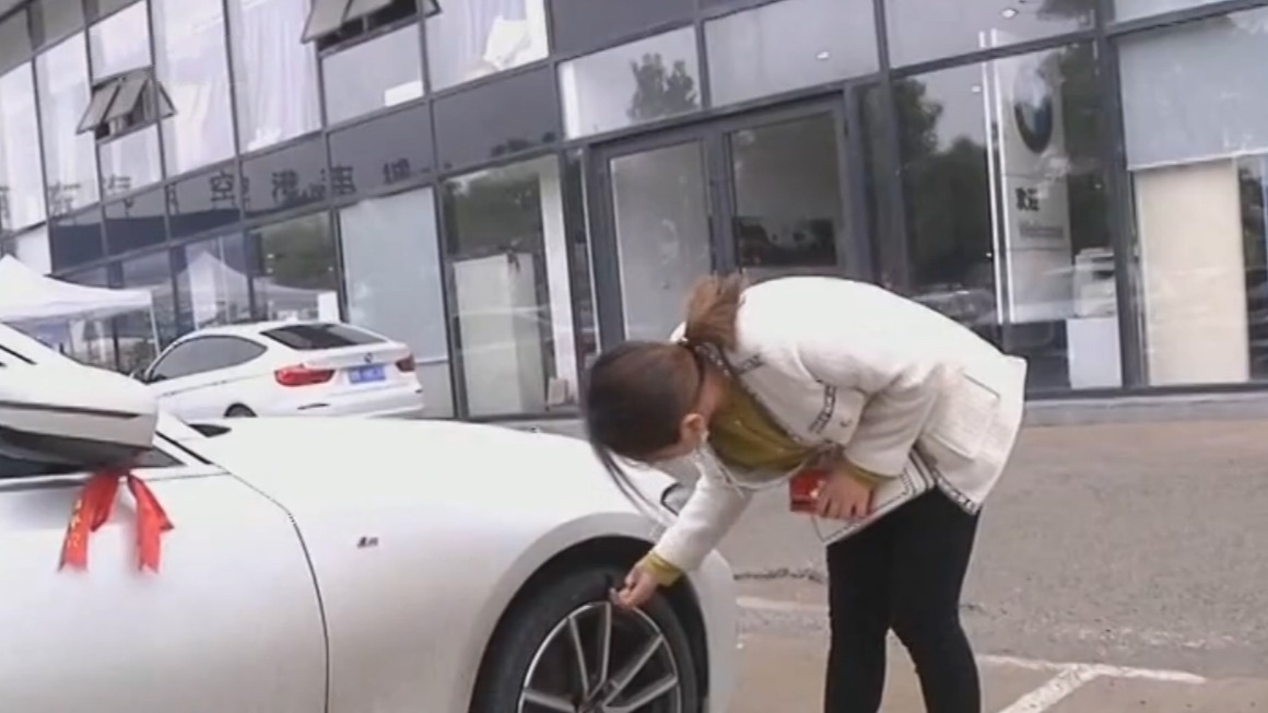 女司机喜提豪车 谁料才开千余公里“豪车”变“破车”