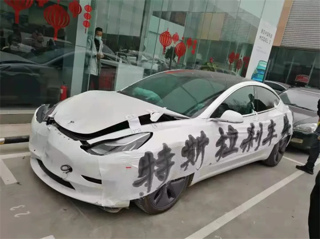 陷刹车漩涡被喊“滚出中国” 特斯拉正被妖魔化？