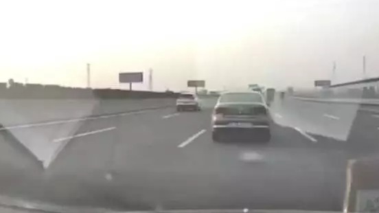 高速上如何判断前车踩急刹，学会这几招，再也不用担心追尾