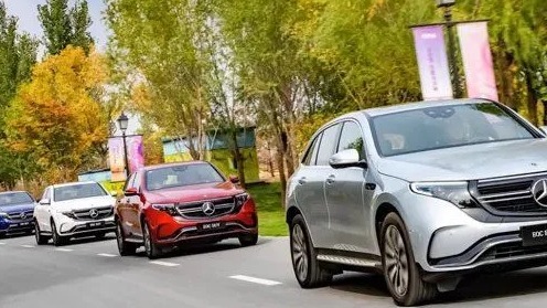 高速开电动车很费电？那是你没经验，这8个技巧学会，肯定更省电