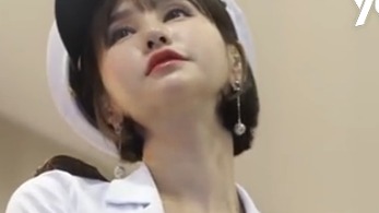 短发海军服车模，造型甜美可人