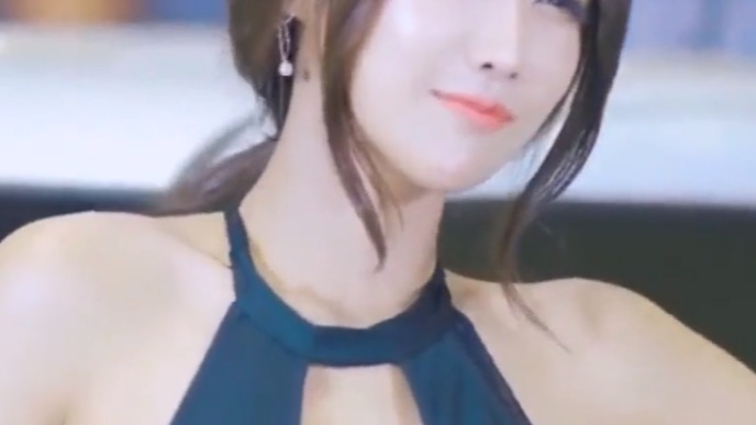 韩国美女车模柳多妍，迷人的小表情太让人心动不已了