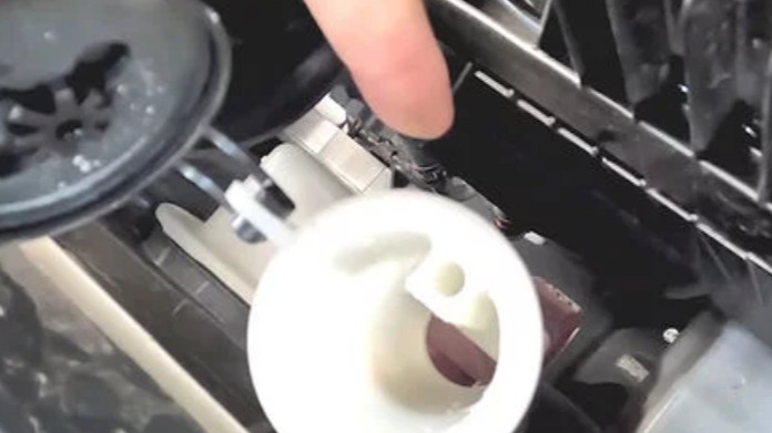 汽车这些地方的保养，自己动手也能搞定，别再花冤枉钱了