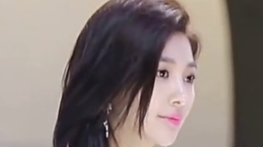美女车模端庄优雅，魅力无限