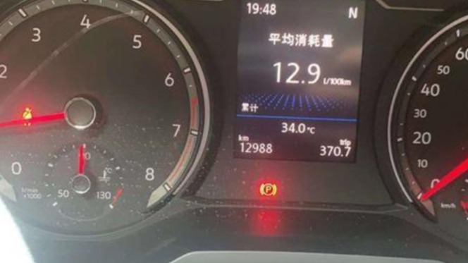 汽车出现4个特征，就需要及时更换火花塞，否则可能导致拉缸报废