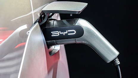 比亚迪“刀片电池”正式发布 王传福称将引领动力电池技术路线