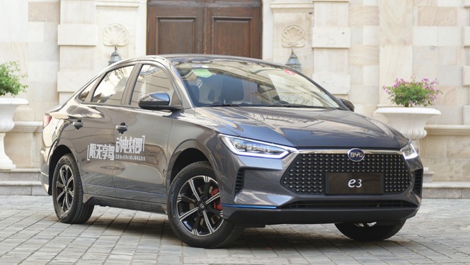 比亚迪e3全新纯电轿车上市 补贴后10.38万起售