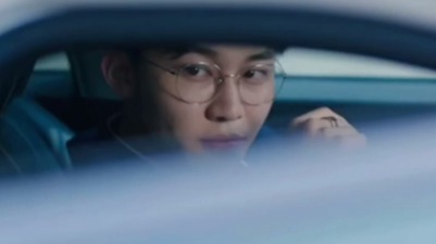 这样的小鲜肉也开上路虎揽胜