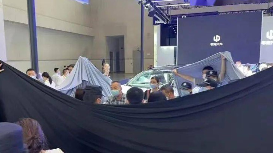 一块冉冉升起的黑布背后：消费者和汽车厂商的无奈让人“心疼”