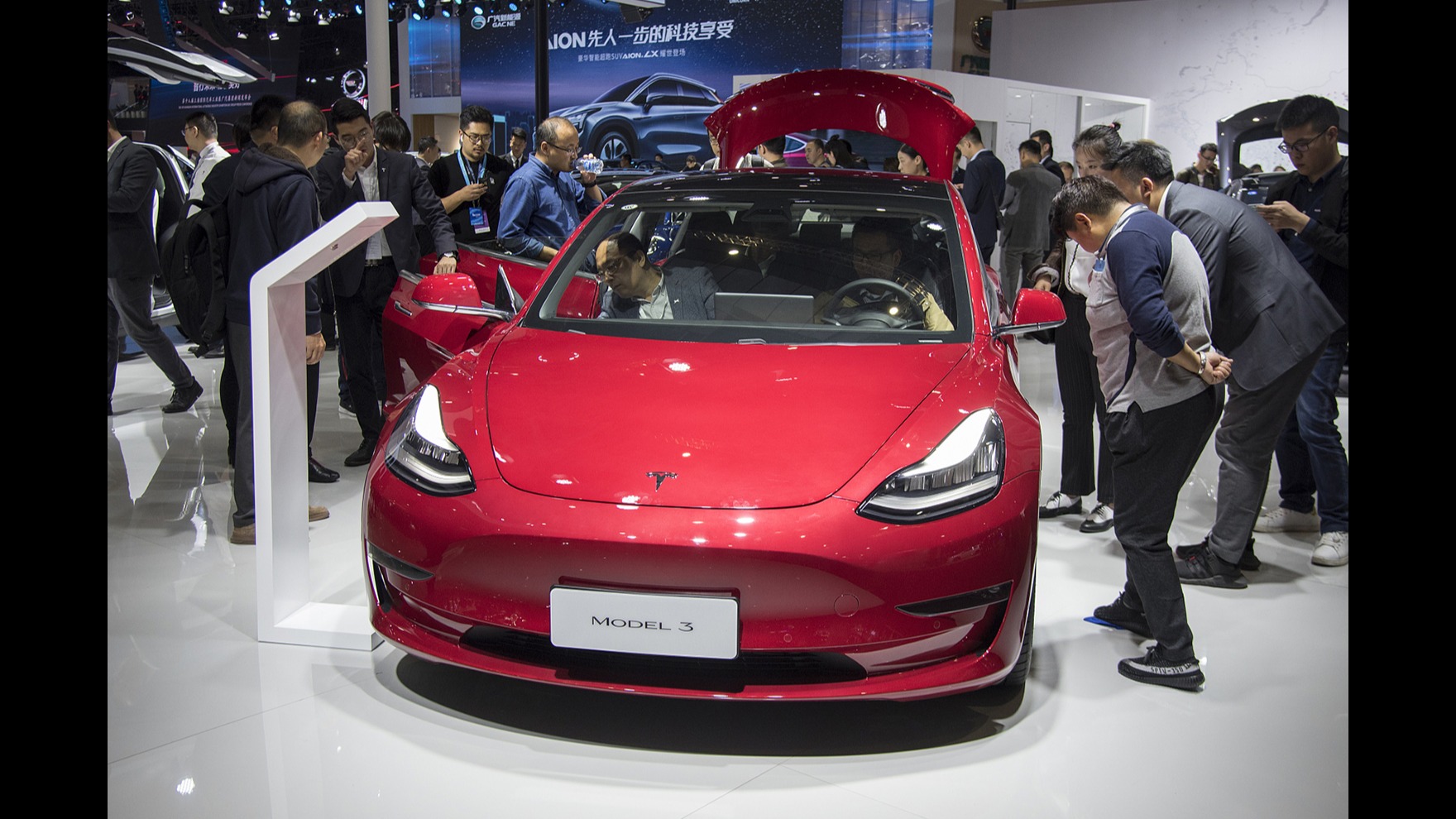 新能源30万限价 专家指出：7月特斯拉国产Model3必降