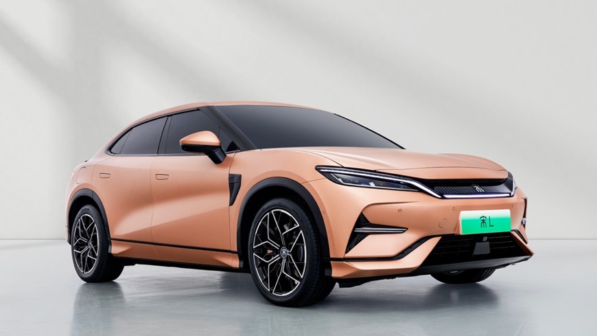 猎装姿态、无边框车门、电动尾翼 比亚迪宋L亮相惊艳到你了吗？