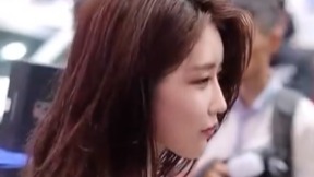 不愧是韩国顶级车模 柳多研小姐姐非常专业啊