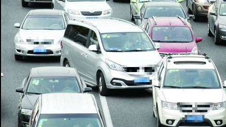 变道打灯不够3秒，300块就没了？新手如何正确变道