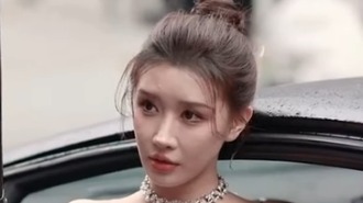 好美的车模小姐姐