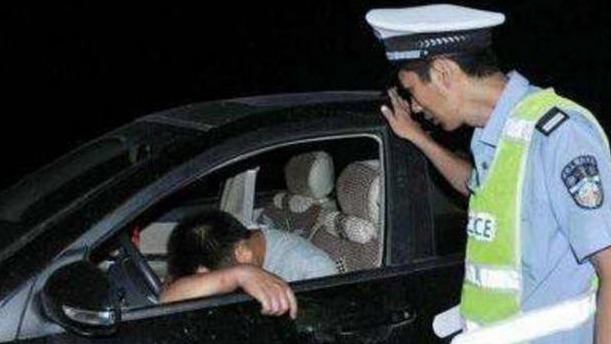 喝酒后在车内休息却被判是酒驾？车主泪眼巴巴：凭啥？
