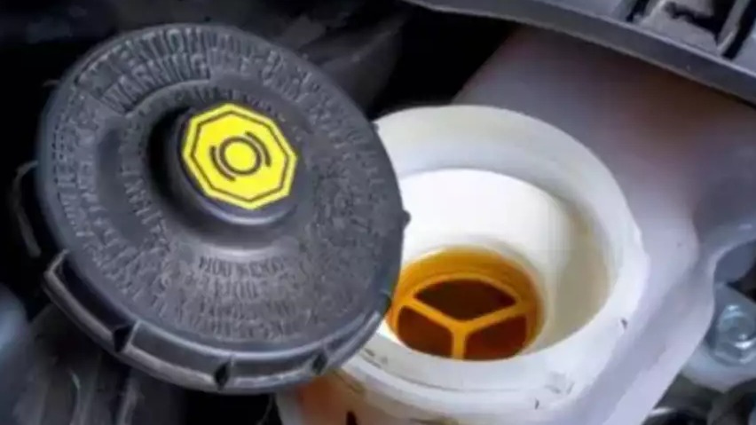 刹车油多久换一次？出现这两种情况，就要赶紧换了！