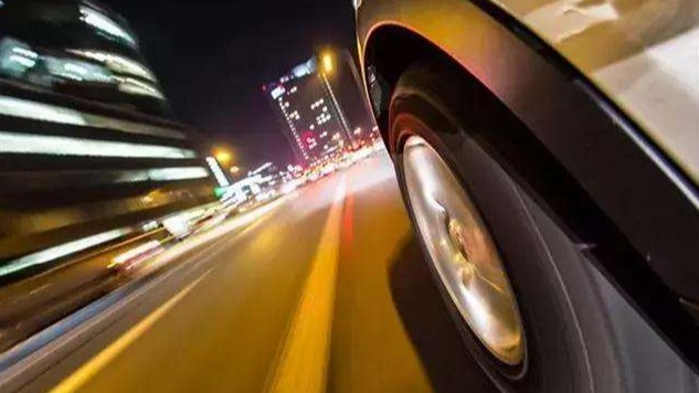 自主车企狂欢季出现 长安汽车、比亚迪、中国重汽连报喜