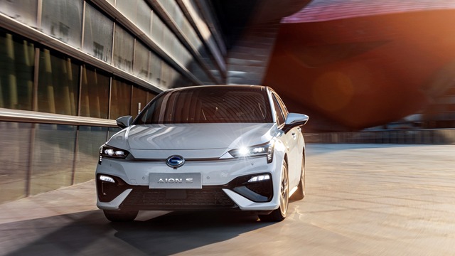 多维升级 加量不加价 特斯拉实力竞争者2020款埃安S焕新登场