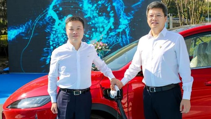 小鹏汽车/特来电合建首个超级充电站