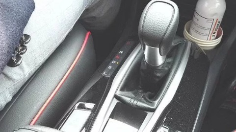 自动挡如何起步？自动挡是挂P挡还是N挡？告诉你正确起步方式