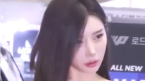 韩国顶级车模一袭红裙的宋姝儿，你心动了吗？