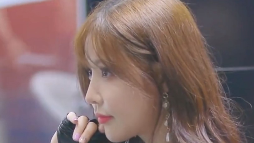 车展上不输明星气场的韩国美女车模，很是动人