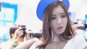 韩国游艇模特，上演海军制服诱惑！