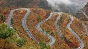 开车时，踩离合过弯有没有危险？这里告诉你答案