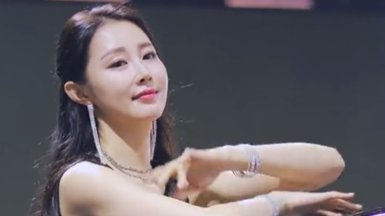 韩国性感美女车模，你怎么这么好看，怎么办