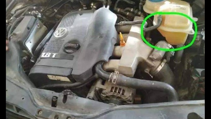 水箱开锅了，车还要继续开下去吗？