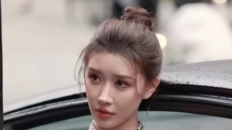 好美的车模小姐姐