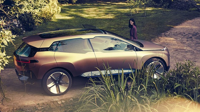 宝马新大型电动SUV 命名“iX”/续航可达525km