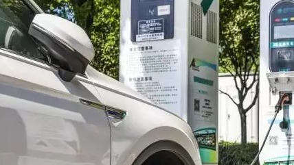 燃油车主们要的公平：电车或将收养路费，好日子可能要到头了