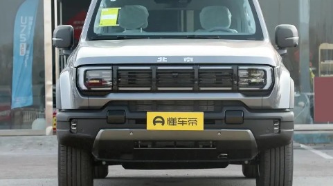 预算20万买越野SUV，全新BJ40城市猎人版和坦克300谁更值得入手？