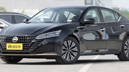 指导价19.12万元，专属套件加持，日产天籁黑金版值得买？