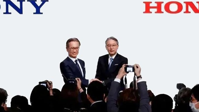 面对电动车，日本正在陷入史无前例的混乱