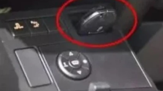 遥控钥匙没电了，车无法启动，要怎么办？