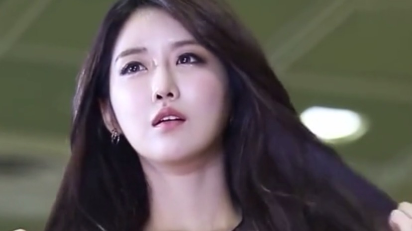 车模小姐姐好漂亮啊，从没见过这么美的女神