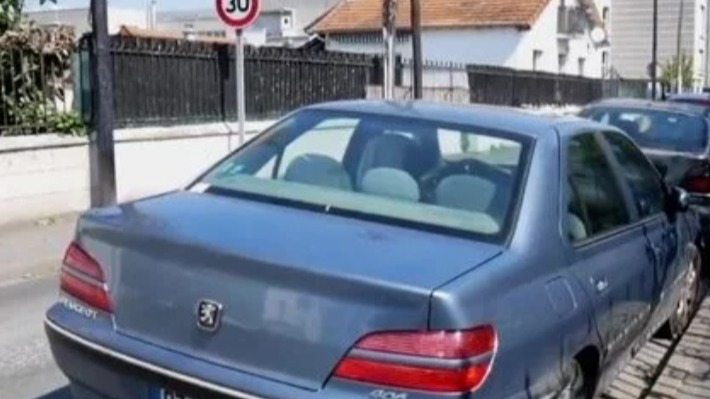 欧洲人停车刮得伤痕累累都没事，国内一碰就索赔，喵哥告诉你真相