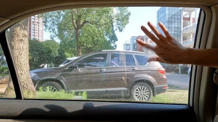 汽车暴晒后如何快速降温？教你一套实用高效的做法，快速降温