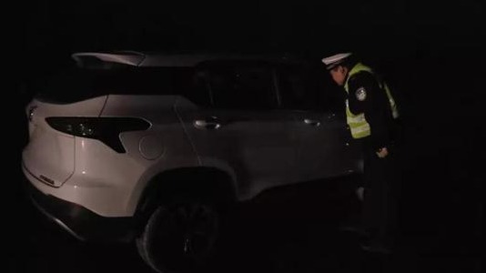 担心的事还是发生了 商丘高速上掉落一辆轿车