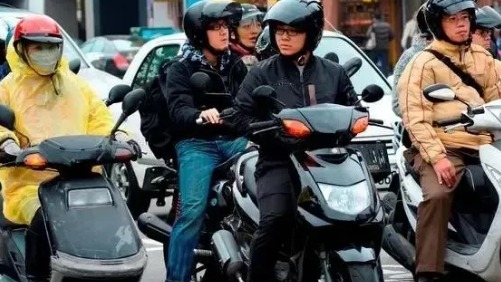 准许生产却不给上路！为什么中国是全球唯一“禁摩”的国家？