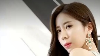 美女车模