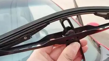 汽车雨刷是否需要定期更换？看完你就懂了