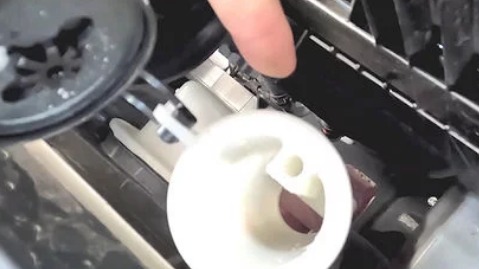 汽车这些地方的保养，自己动手也能搞定，别再花冤枉钱了