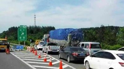 跑高速时，前车突然急刹怎么应对才是最安全？